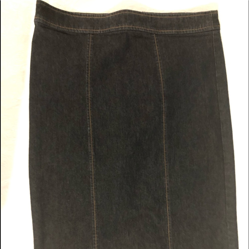 NWOT. Bisou Bisou Denim Stretch Skirt